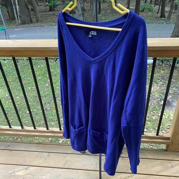 Volcom sweater - Picture 3 of 4